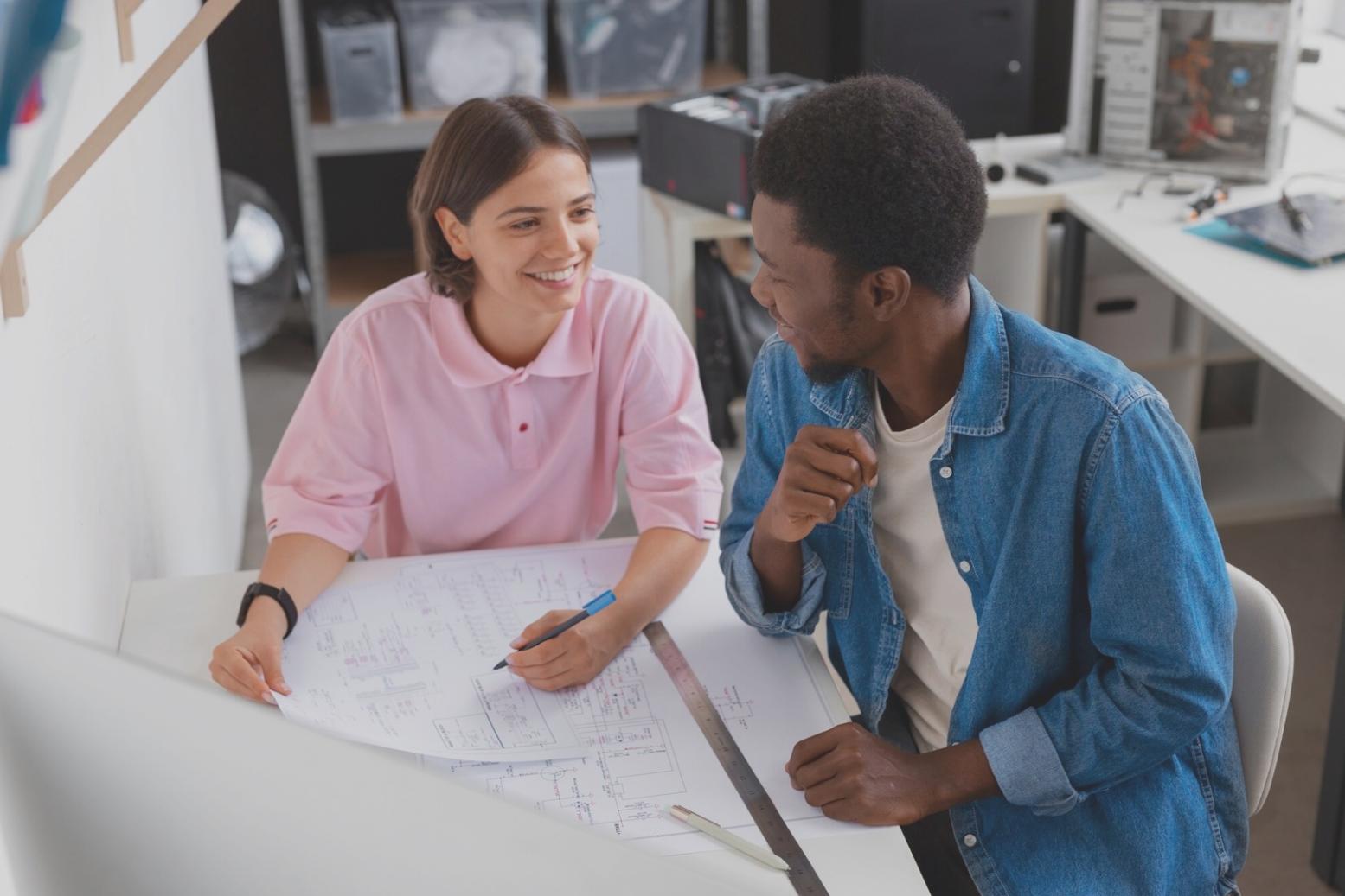Reunión de equipo evihotivoeharo planificando proyectos